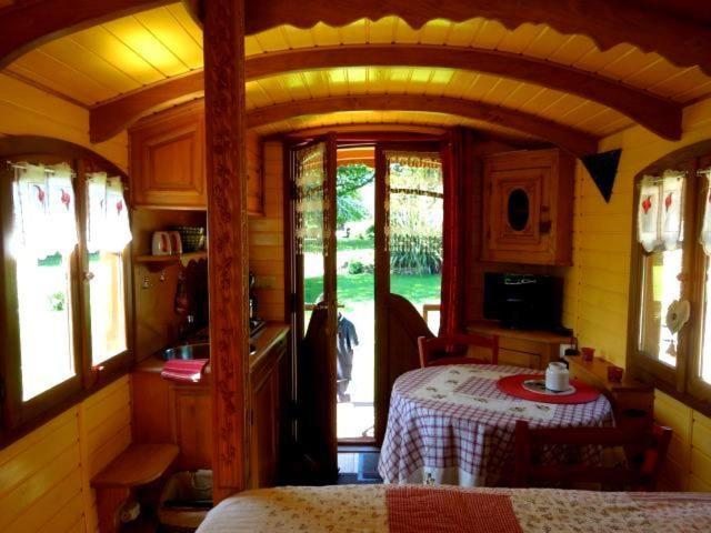 La Cle Des Roulottes Hotel Pluvigner Bagian luar foto