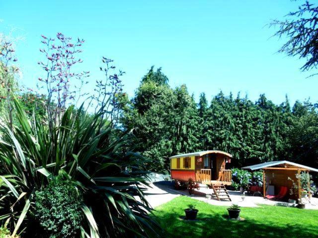 La Cle Des Roulottes Hotel Pluvigner Bagian luar foto