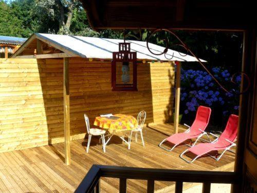 La Cle Des Roulottes Hotel Pluvigner Bagian luar foto