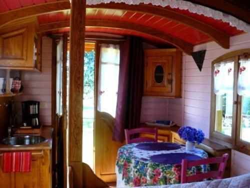 La Cle Des Roulottes Hotel Pluvigner Bagian luar foto