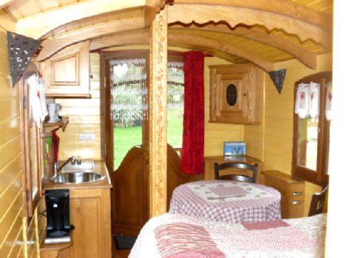La Cle Des Roulottes Hotel Pluvigner Bagian luar foto