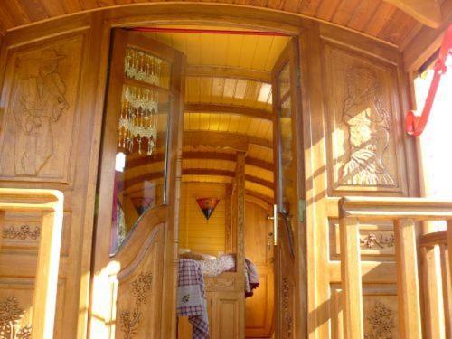 La Cle Des Roulottes Hotel Pluvigner Bagian luar foto