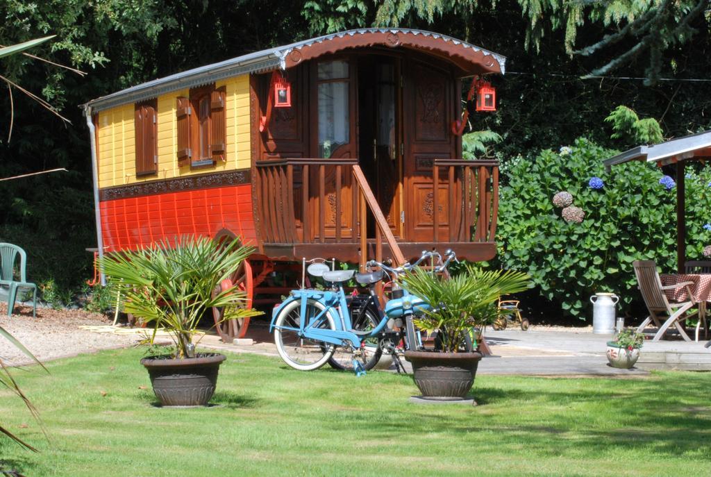 La Cle Des Roulottes Hotel Pluvigner Bagian luar foto