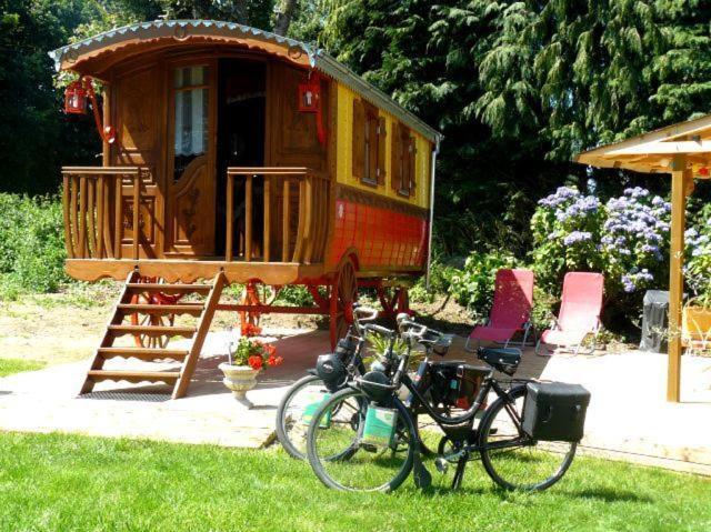 La Cle Des Roulottes Hotel Pluvigner Bagian luar foto