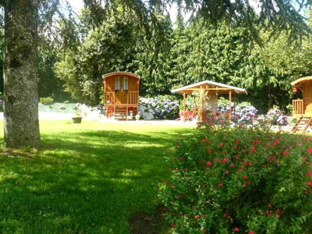 La Cle Des Roulottes Hotel Pluvigner Bagian luar foto