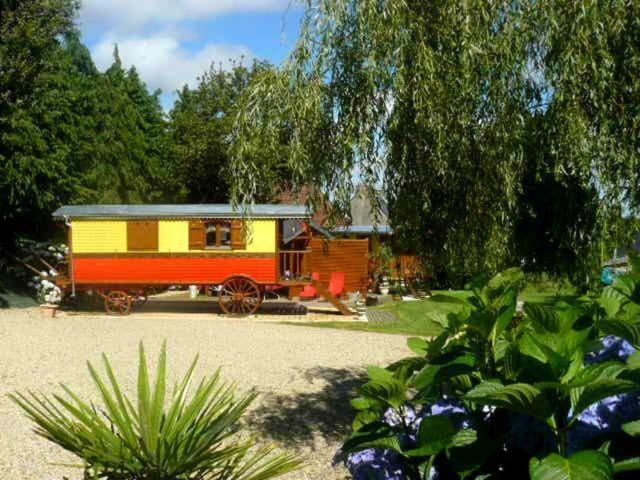 La Cle Des Roulottes Hotel Pluvigner Bagian luar foto